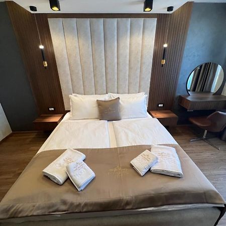 Hotel Palace San Valentino Umag Extérieur photo