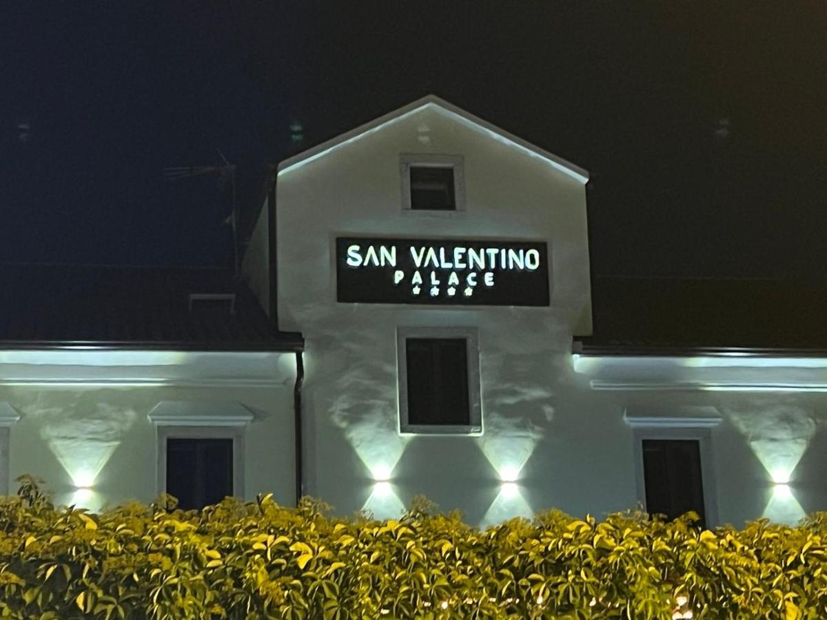 Hotel Palace San Valentino Umag Extérieur photo