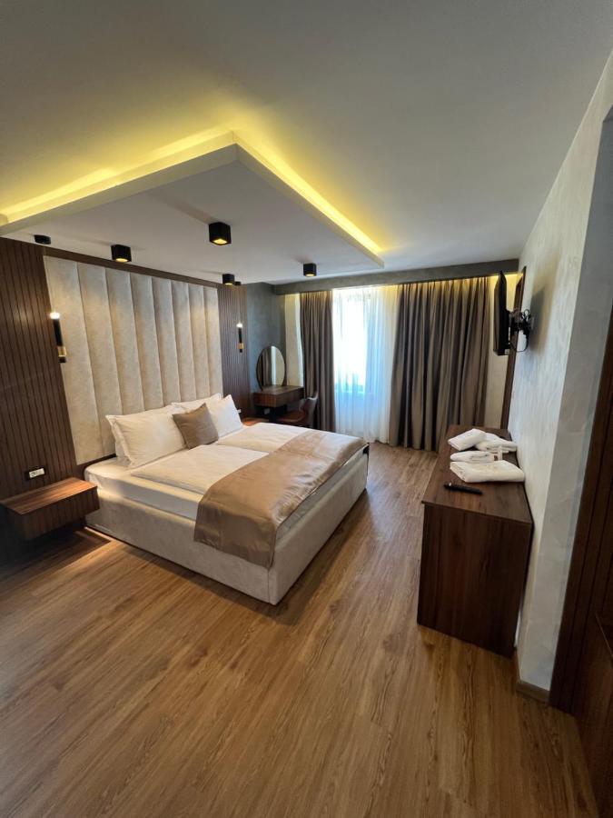 Hotel Palace San Valentino Umag Extérieur photo