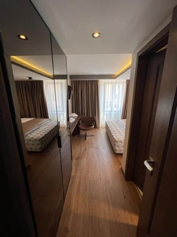 Hotel Palace San Valentino Umag Extérieur photo