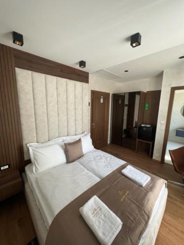 Hotel Palace San Valentino Umag Extérieur photo