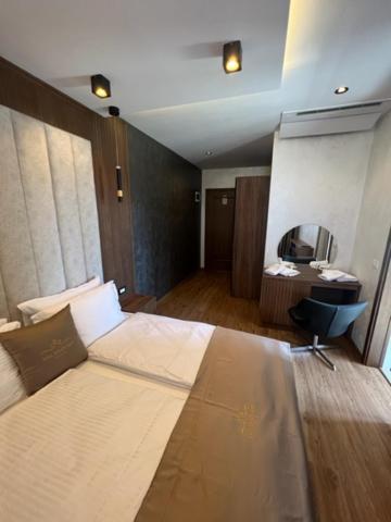 Hotel Palace San Valentino Umag Extérieur photo